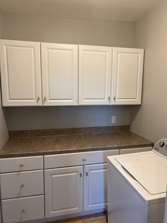 Pantry/Laundry - 4 Price Blvd Unit 3