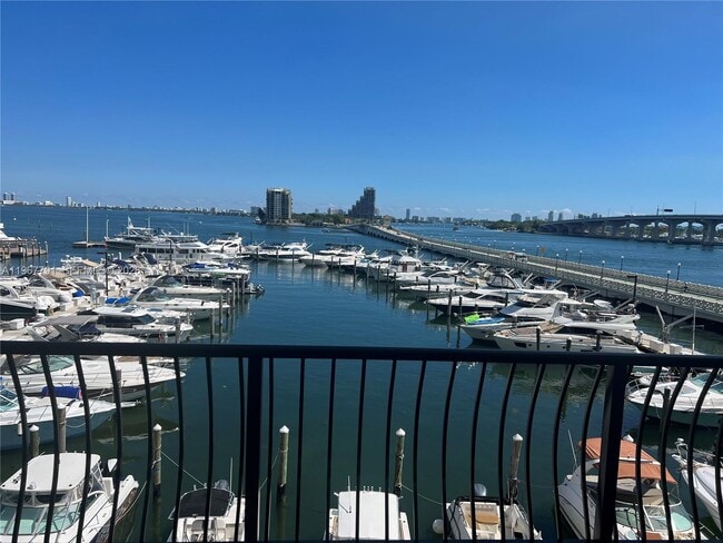 Building Photo - 555 NE 15th St Unit 409