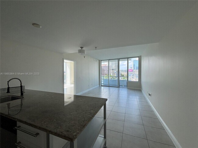 Photo - 185 SW 7th St Unidad 601