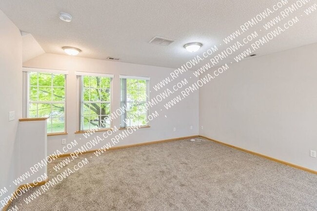Photo - 15239 Greenbelt Dr