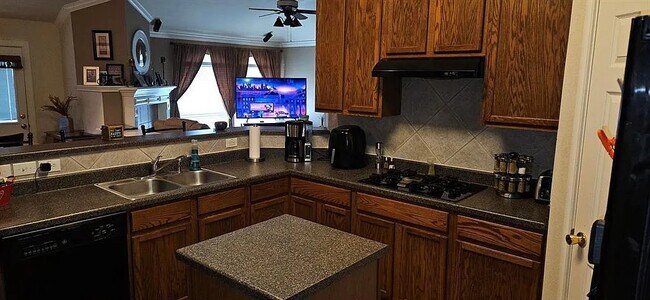 Photo - 108 S Lynnwood Trl
