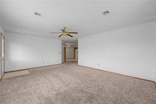 194 Hall Dr
