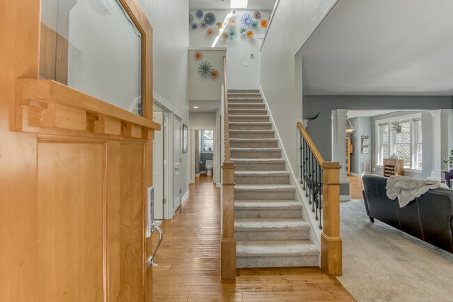 MAIN HOUSE - FRONT ENTRY - 421 5th Ave Unidad Primary Home