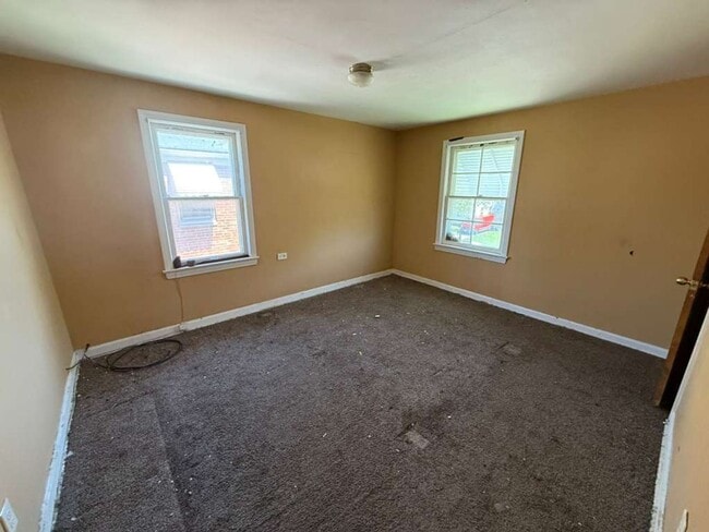 Building Photo - 3 BED 1 BATH SINGLE FAMILY HOME