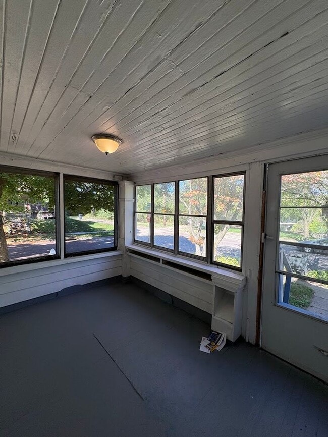 Photo - Three bedroom one bathroom home for rent