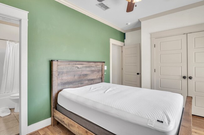 Photo - Large 3 Bedroom Townhome with All Appliances Included