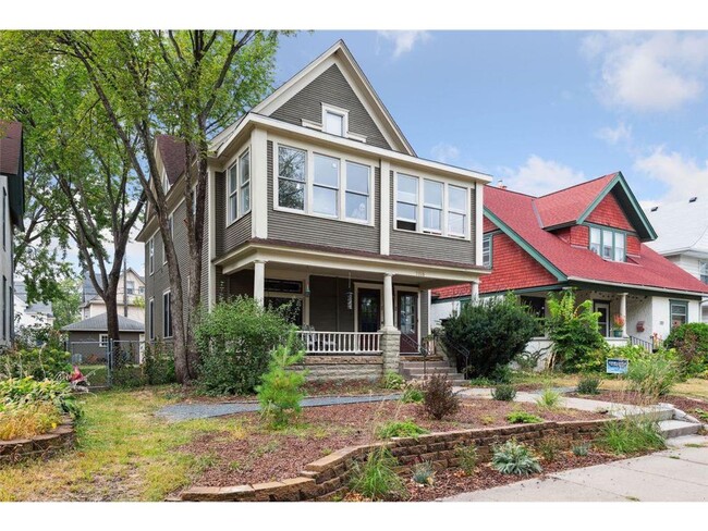 Building Photo - 3116 17th Ave S Unit Lower