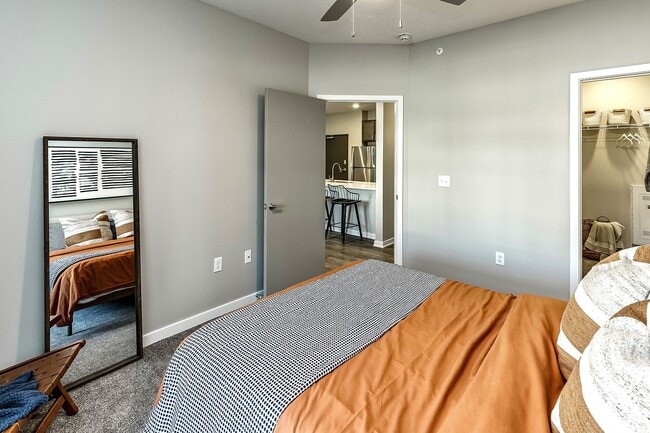 1BR, 1BA - Girard