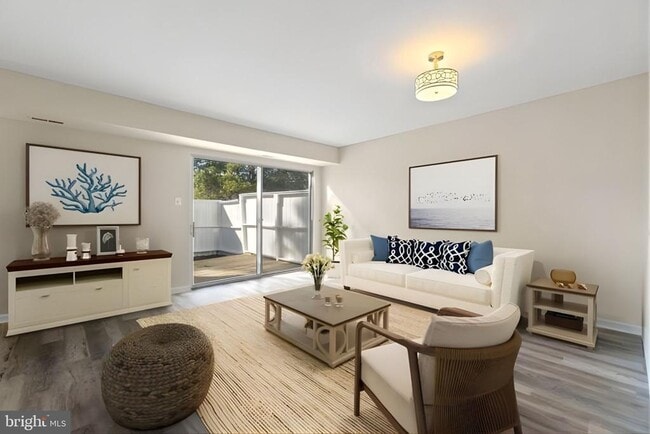 Photo - 107 St Charles Square