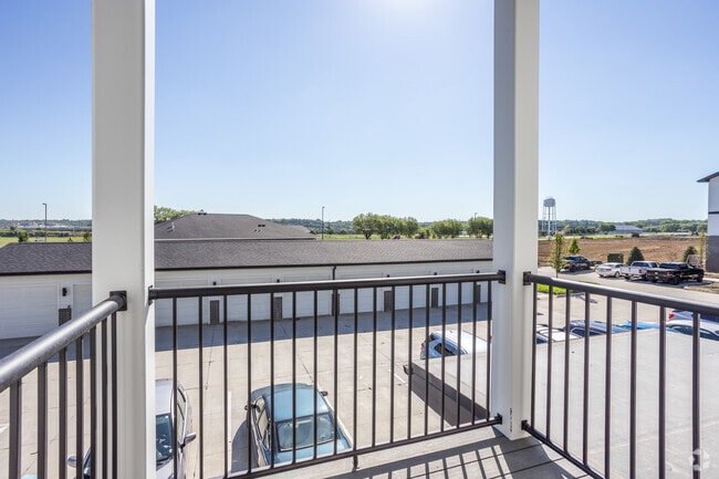 1BR, 1BA - 744-753 SF