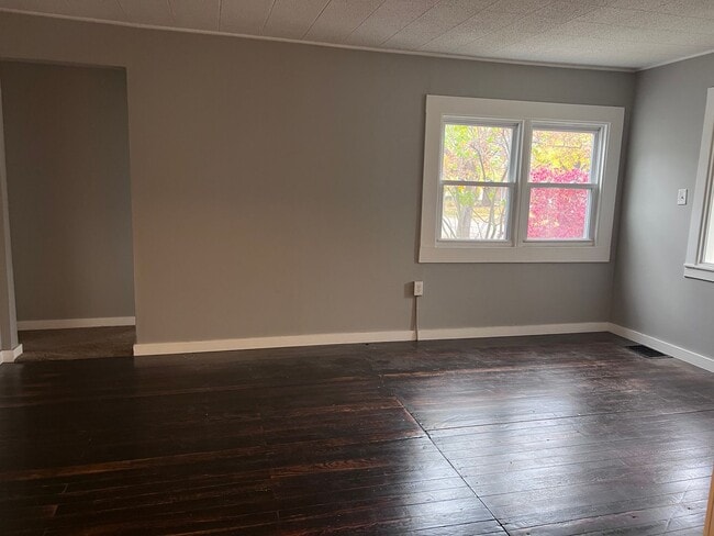 Photo - Adorable 2 bedroom with a bonus room!
