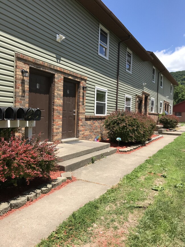 Edificio - 8718 Maryland Ave Unidad 2