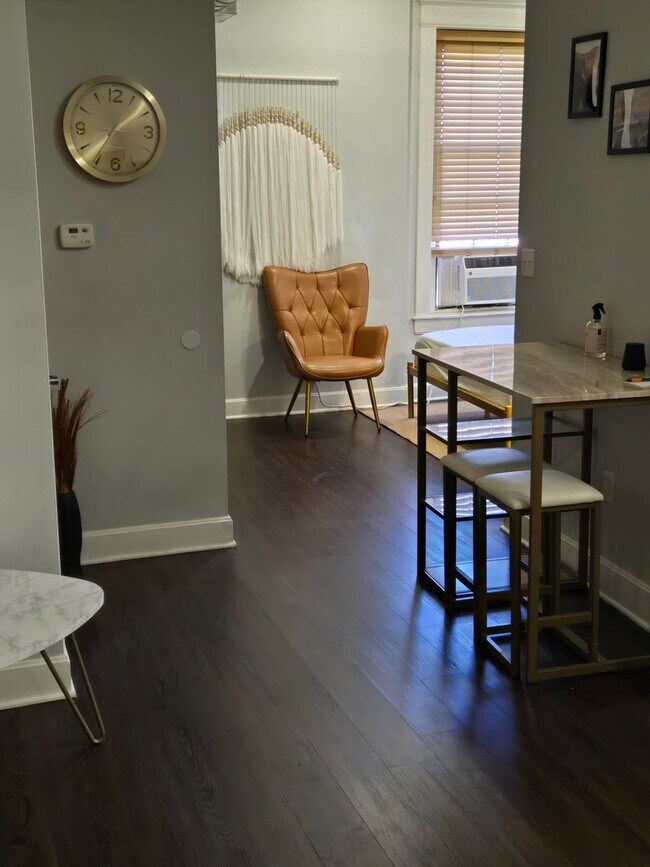 302 W Commercial St Unit 211A airBNB