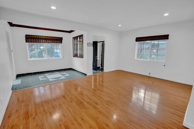 Main Living/Dining area - 14833 Cohasset St