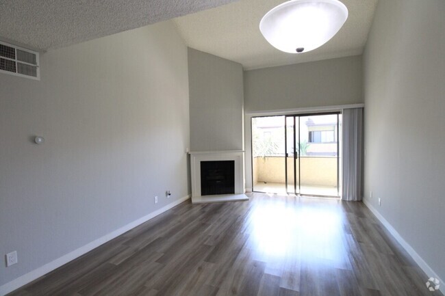 Building Photo - Saticoy Gardens Rental