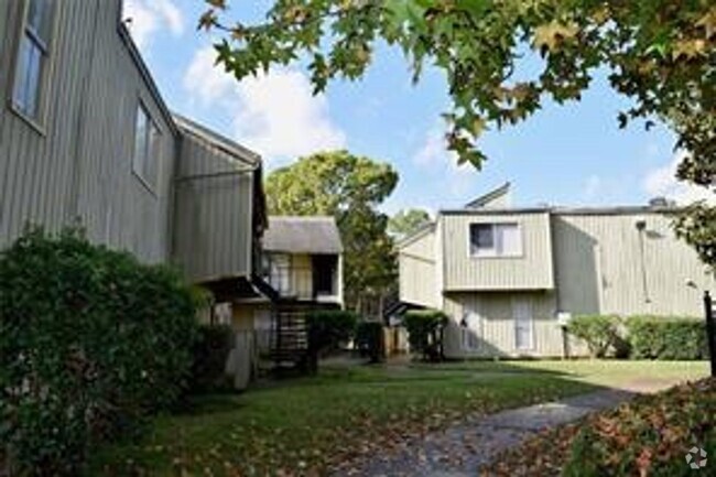 Building Photo - 2 BR 2.5 BA Two Story Townhome