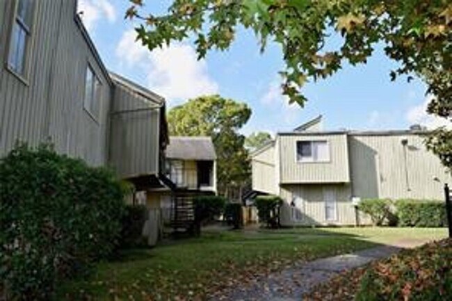 2 BR 2.5 BA Two Story Townhome - 2 BR 2.5 BA Two Story Townhome