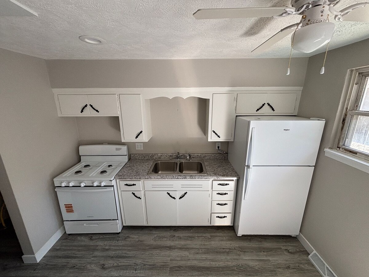 Photo - 210 Davis St Unit 2