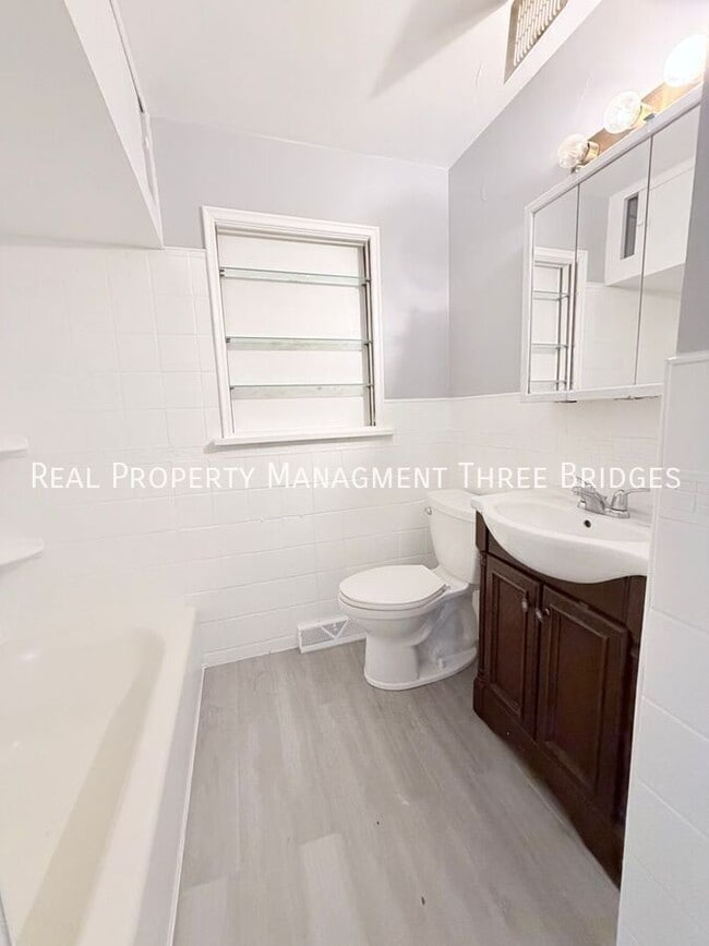Photo - 536 Ames Pl