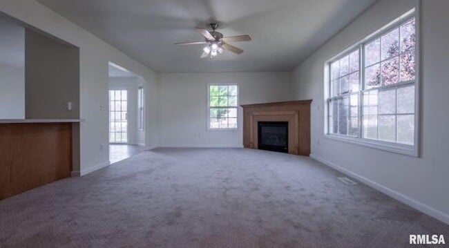 Photo - 1611 W Geneva Rd