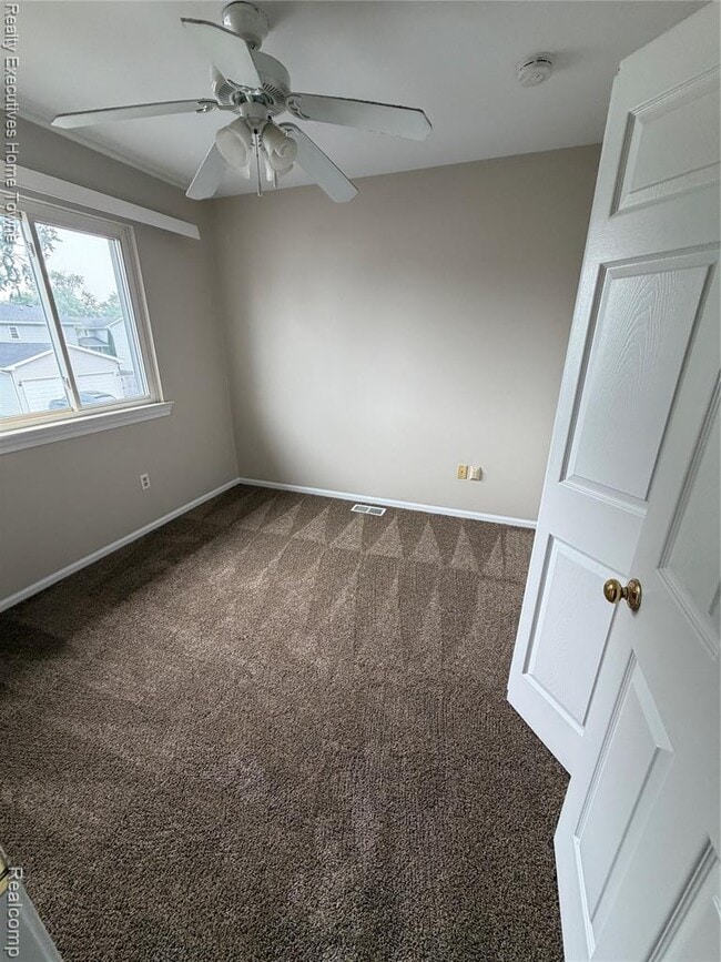 Photo - 2622 Maple St