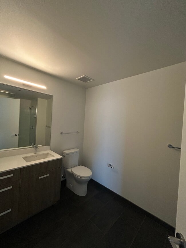 Photo - 458 E Waterside Dr