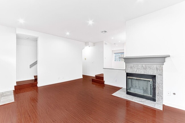 Photo - 402 California St Unit B