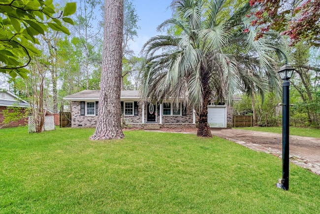 Building Photo - 510 Golf Rd