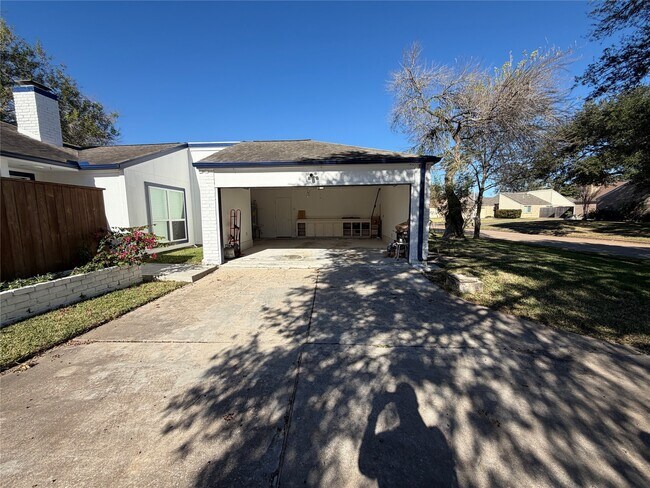 Photo - 2218 Round Lake Dr