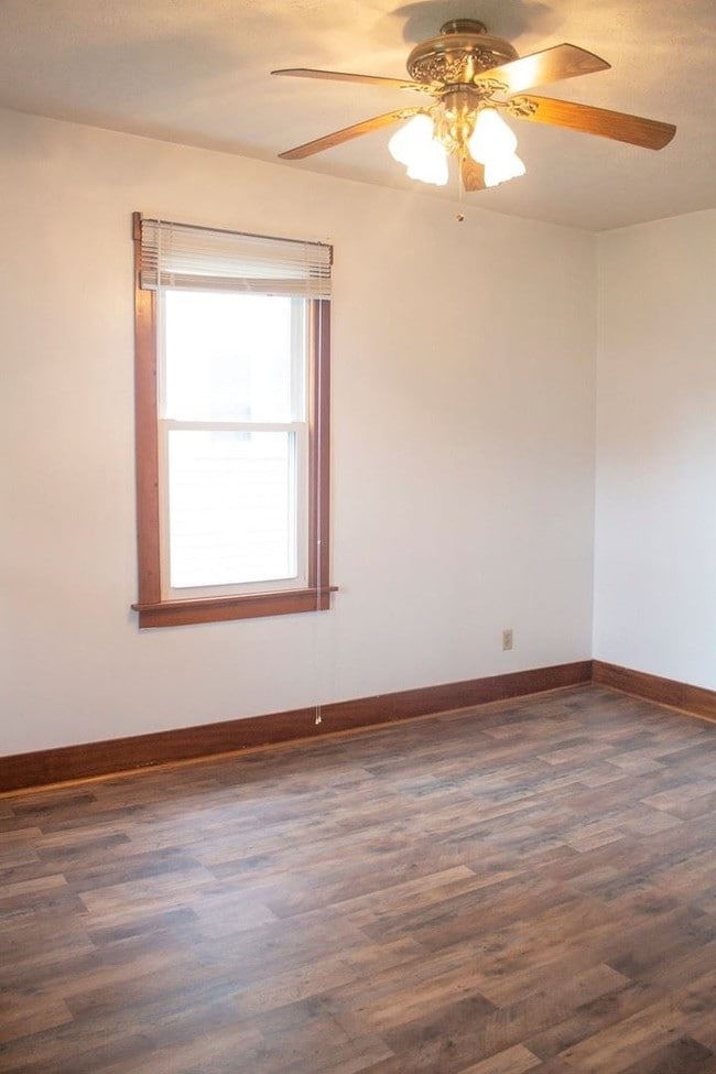 Photo - 3 br, 1 bath House - 118 wengler ave