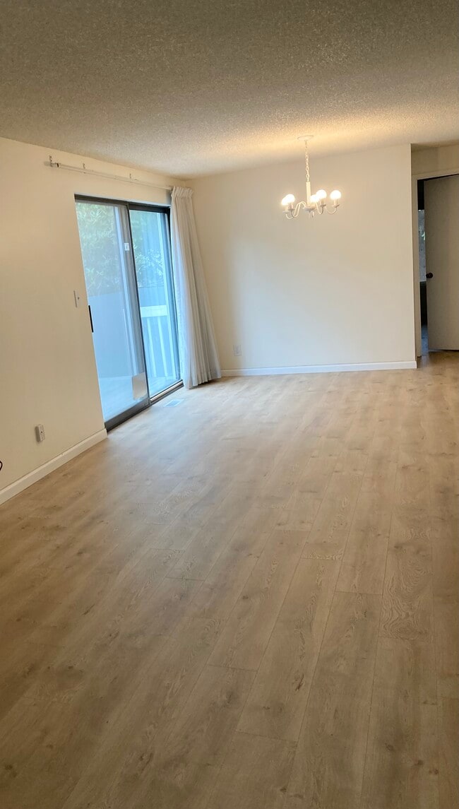 Building Photo - 24714-24713 13th Ave S Rental