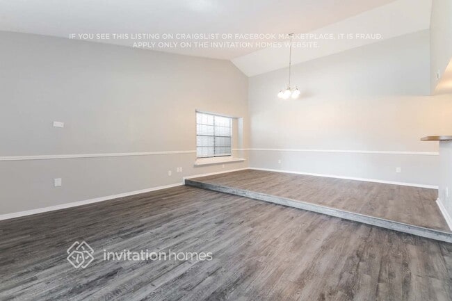 Photo - 421 Kingsbridge Dr