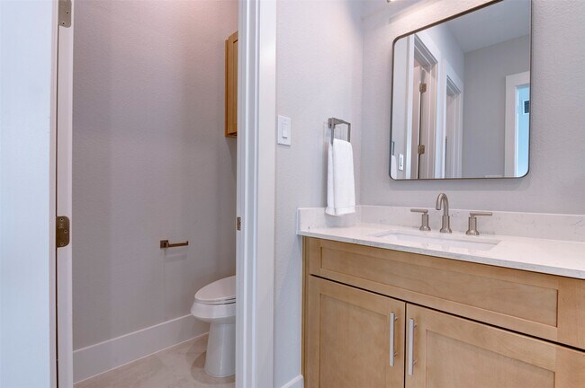 5144 Rosslyn Rd