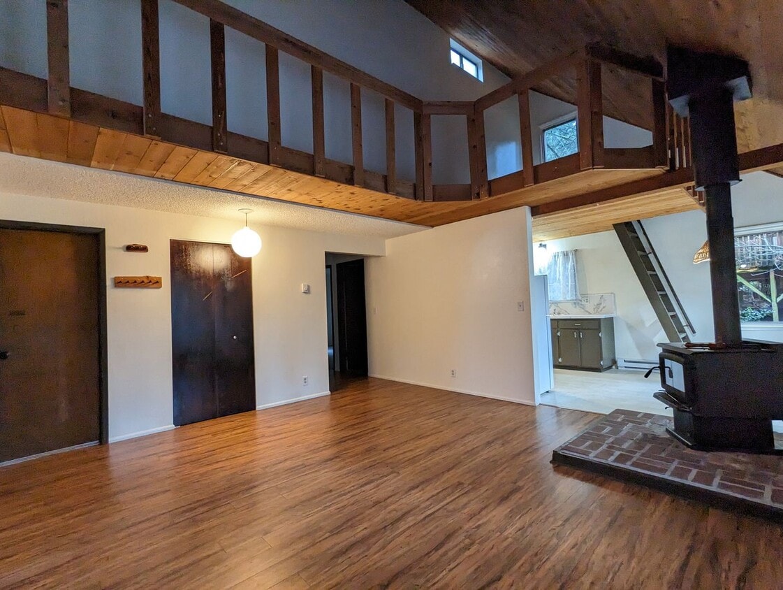 Fantastic 2-Bedroom, 1-Bath Home In E. Ama... - Fantastic 2-Bedroom, 1-Bath Home In E. Ama...