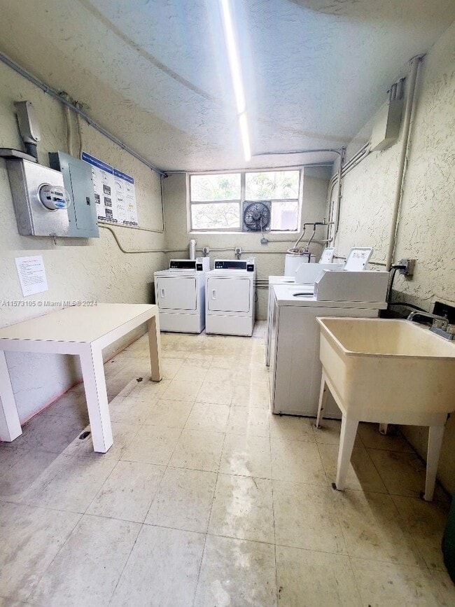 Photo - 1830 N Lauderdale Ave Unit 4110