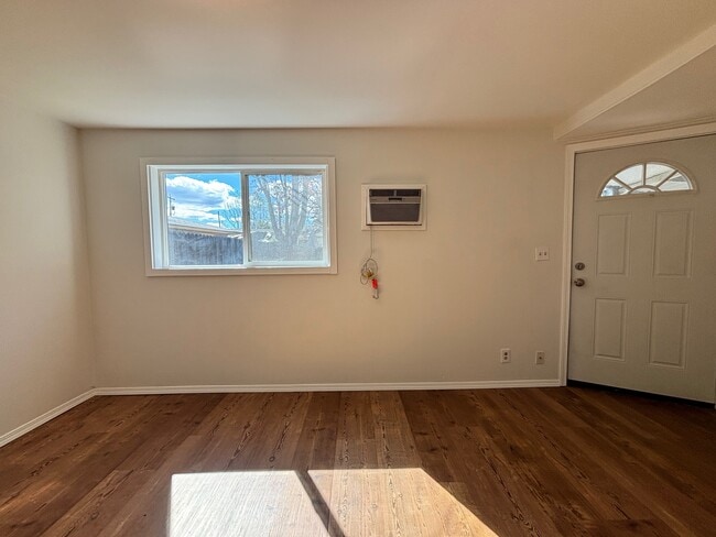 Photo - 302 Union St Unidad #4