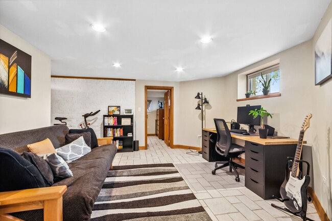 Photo - 403 S Hough St Unit LL