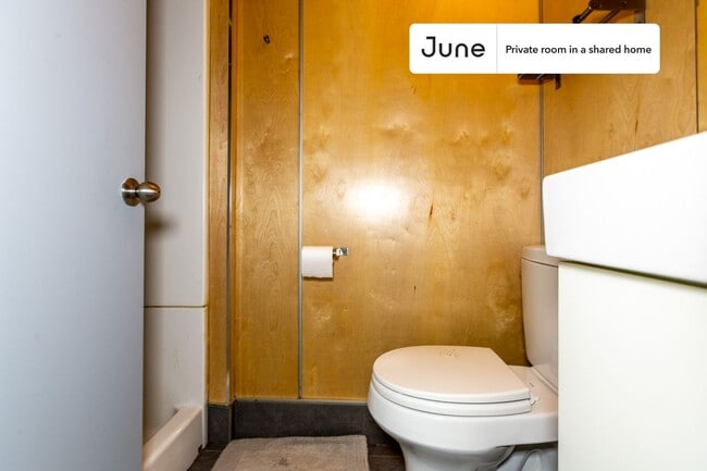 Photo - Room in Shared 6 bed/6 bath home Unidad 2C