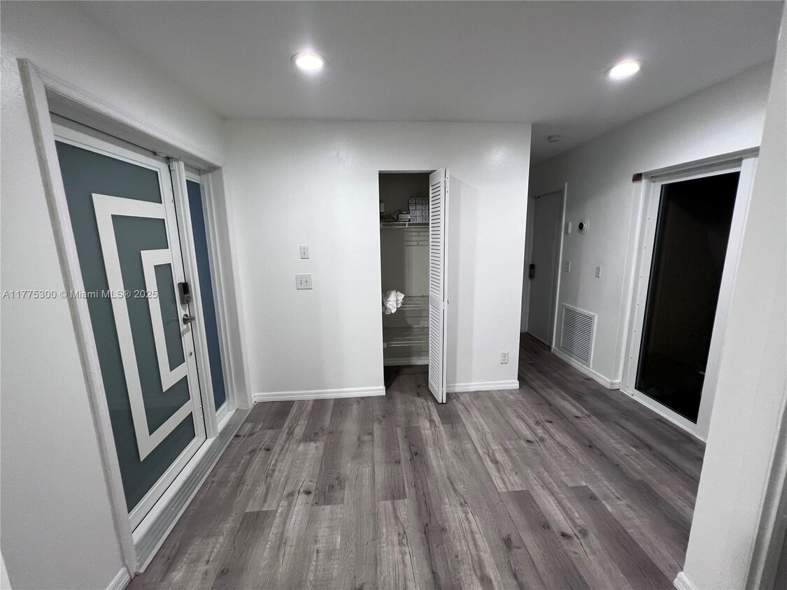 Photo - 11041 SW 11th Ct (Pembroke Pines, FL)