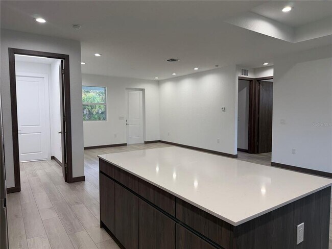 Photo - 3050 Wentworth St