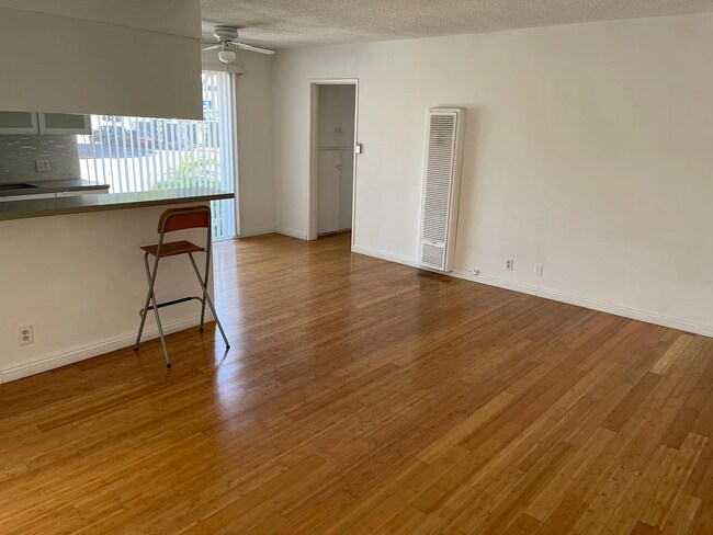 Photo - 2122 Ocean Park Blvd