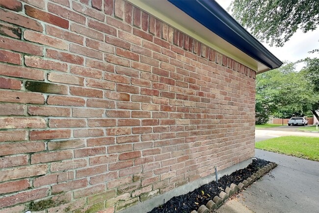 Building Photo - 9903 Jockey Club Dr Rental