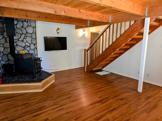 Charming 2 Bed / 1 Bath Cabin with Spa