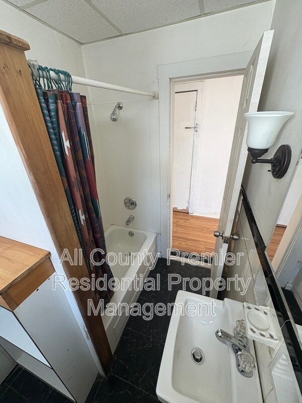 Photo - 717 Schiller Ave