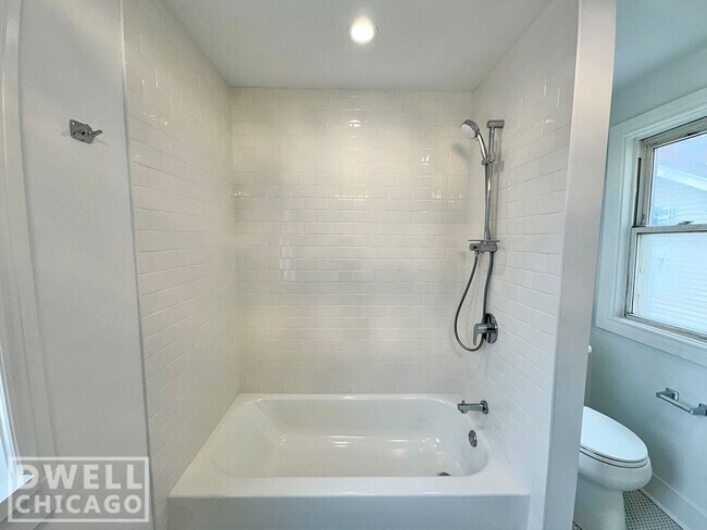 Photo - 1546 W Walton St