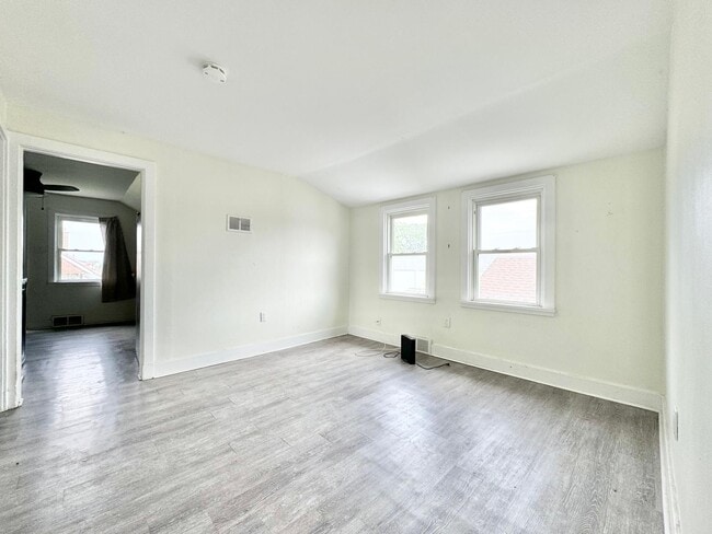 Photo - 232 Grantham Ave