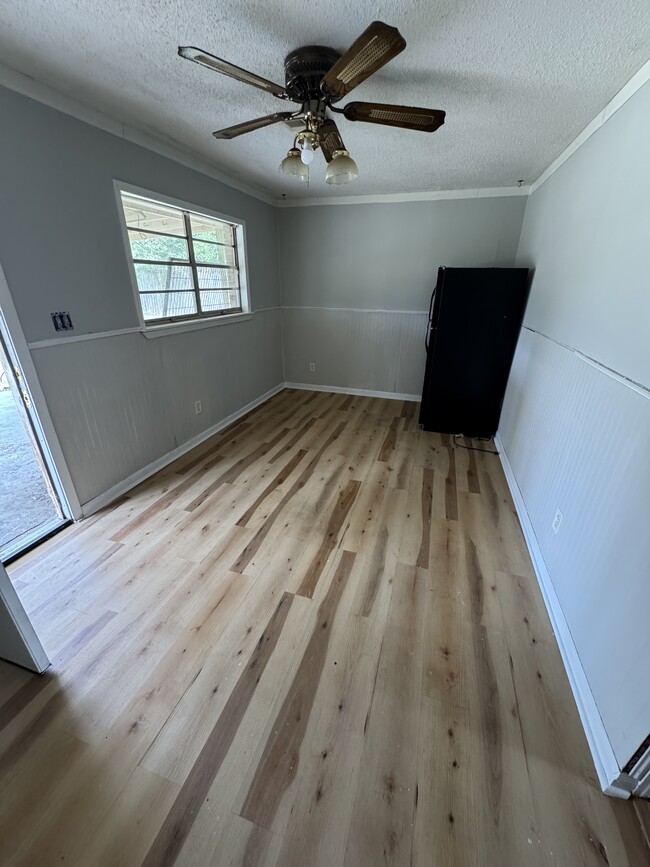 Photo - 425 Mulligan Dr