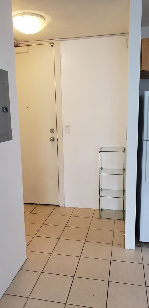 Photo - Window AC. Waikiki. Near Beaches. Unit 206