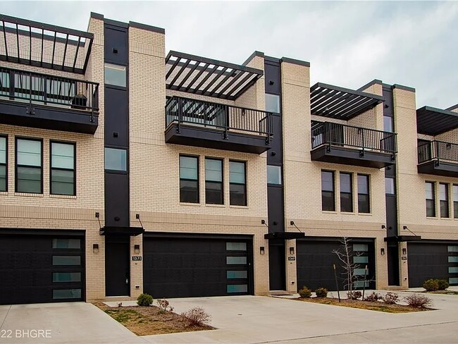 Photo - 1371 Keosauqua Way Townhome