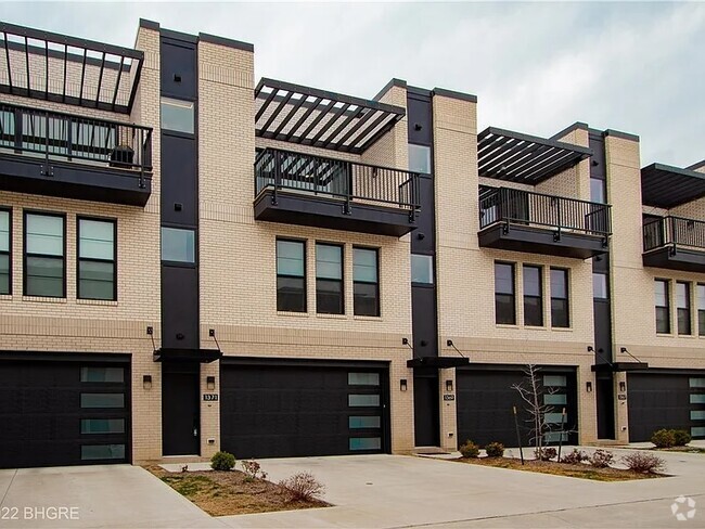 Building Photo - 1371 Keosauqua Way Rental